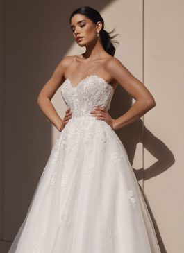 Sexy Strapless Allover Lace Fit-and-Flare Wedding Dress with Sweetheart  Neckline